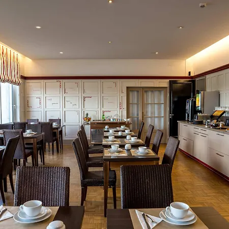 Western Adagio 호텔