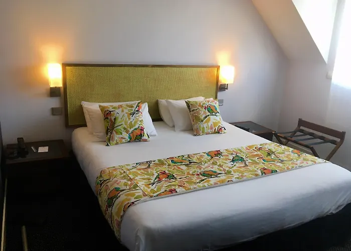 Western Adagio Hotel 3*